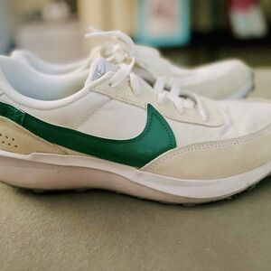 Women’s Size 12 NIKE Waffle Retro Debut